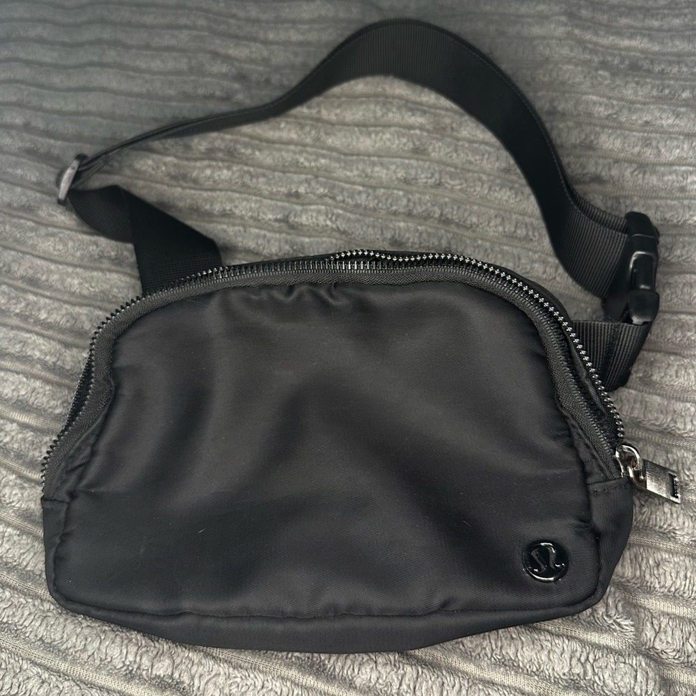 Lululemon Everywhere Belt Bag